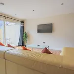 Stylish Modern Newly Built Apartment 15 Min From City Centre