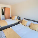 Stylish Modern Newly Built Apartment 15 Min From City Centre