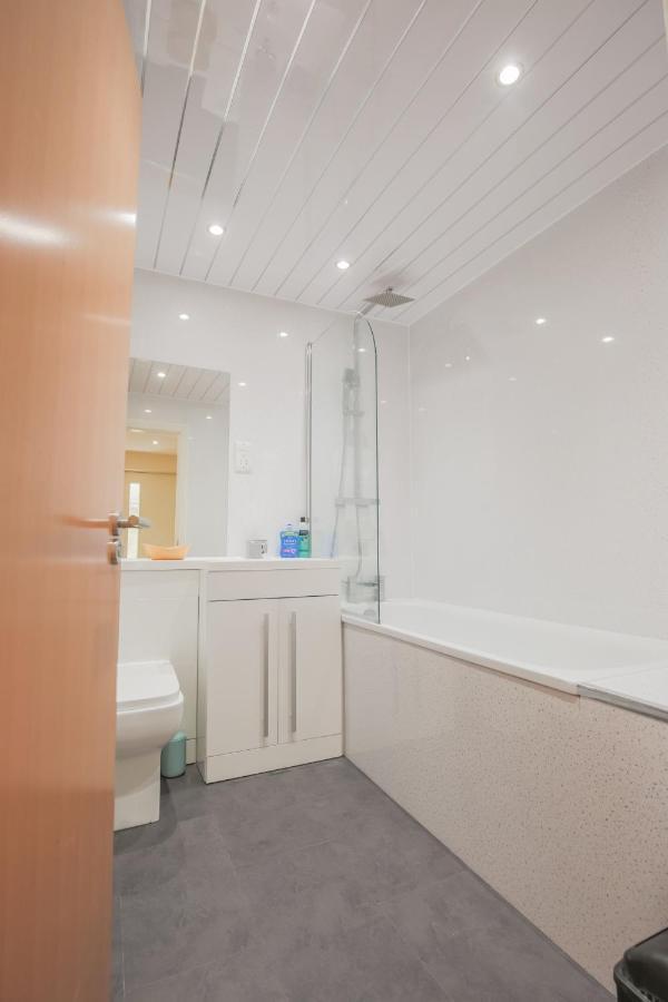 Stylish Modern Newly Built 15 Min From Centre Appartement Édimbourg
